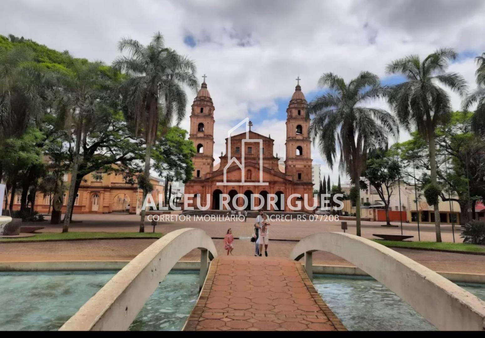 Casa Três Dormitórios com Suíte Máster e Piscina