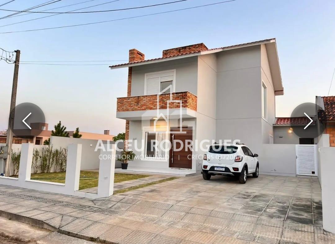 Casa com piscina na Bella Torres